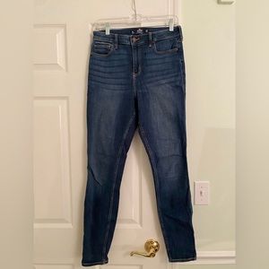 Hollister Curvy High-Rise Super Skinny Jeans (9 Long)